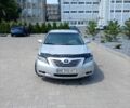 Серый Тойота Камри, объемом двигателя 2.4 л и пробегом 300 тыс. км за 8600 $, фото 1 на Automoto.ua