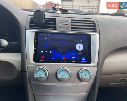 Серый Тойота Камри, объемом двигателя 2.4 л и пробегом 350 тыс. км за 7900 $, фото 5 на Automoto.ua