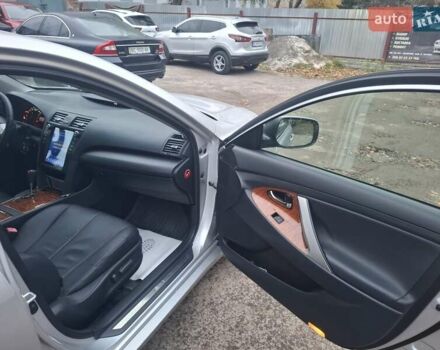 Серый Тойота Камри, объемом двигателя 2.4 л и пробегом 268 тыс. км за 7800 $, фото 12 на Automoto.ua