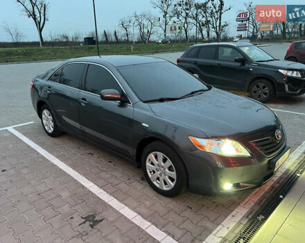 Сірий Тойота Камрі, об'ємом двигуна 3.5 л та пробігом 250 тис. км за 10500 $, фото 2 на Automoto.ua
