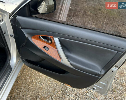 Серый Тойота Камри, объемом двигателя 3.5 л и пробегом 326 тыс. км за 14700 $, фото 6 на Automoto.ua