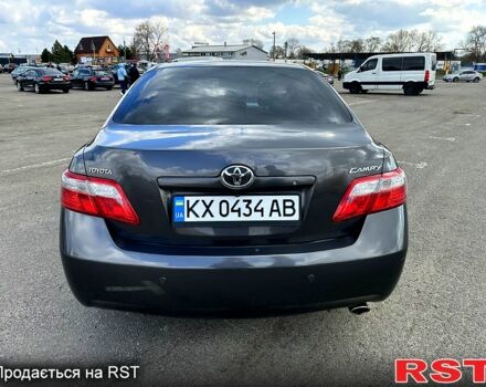 Серый Тойота Камри, объемом двигателя 2.4 л и пробегом 227 тыс. км за 9000 $, фото 2 на Automoto.ua