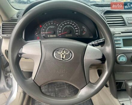 Серый Тойота Камри, объемом двигателя 2.4 л и пробегом 320 тыс. км за 5990 $, фото 14 на Automoto.ua