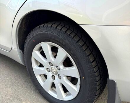 Серый Тойота Камри, объемом двигателя 2.4 л и пробегом 223 тыс. км за 10700 $, фото 5 на Automoto.ua