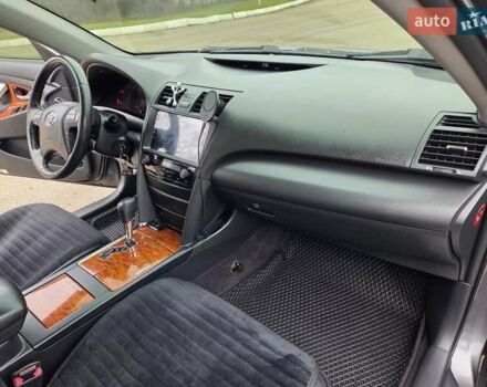 Серый Тойота Камри, объемом двигателя 2.36 л и пробегом 285 тыс. км за 9200 $, фото 28 на Automoto.ua