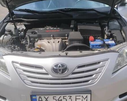 Серый Тойота Камри, объемом двигателя 2.4 л и пробегом 208 тыс. км за 8000 $, фото 2 на Automoto.ua