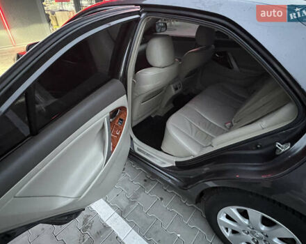 Сірий Тойота Камрі, об'ємом двигуна 3.5 л та пробігом 250 тис. км за 10500 $, фото 6 на Automoto.ua