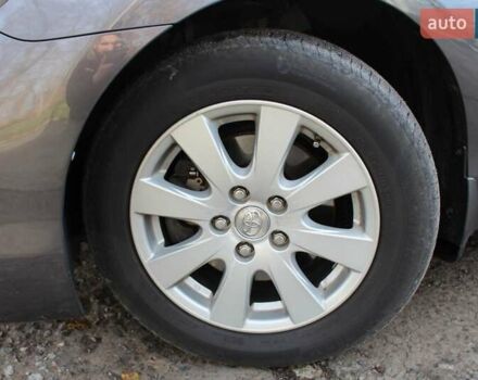 Серый Тойота Камри, объемом двигателя 2.36 л и пробегом 188 тыс. км за 10200 $, фото 12 на Automoto.ua