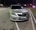 Серый Тойота Камри, объемом двигателя 2.4 л и пробегом 300 тыс. км за 6500 $, фото 1 на Automoto.ua