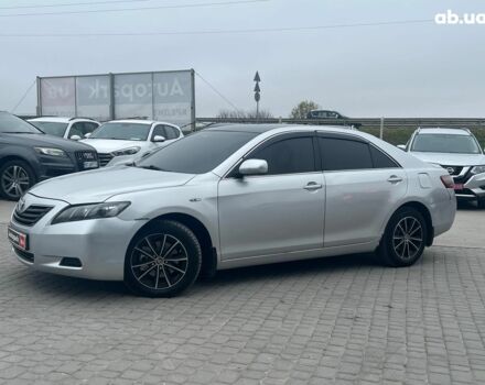 Серый Тойота Камри, объемом двигателя 2.4 л и пробегом 320 тыс. км за 5990 $, фото 2 на Automoto.ua