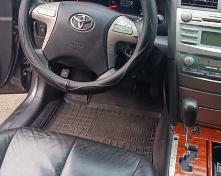 Серый Тойота Камри, объемом двигателя 2.36 л и пробегом 259 тыс. км за 9000 $, фото 7 на Automoto.ua