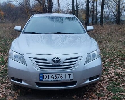 Серый Тойота Камри, объемом двигателя 2.4 л и пробегом 258 тыс. км за 8000 $, фото 1 на Automoto.ua