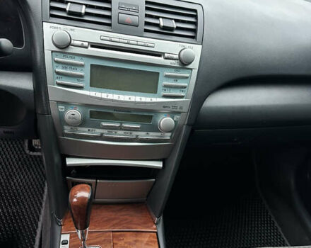 Серый Тойота Камри, объемом двигателя 2.4 л и пробегом 240 тыс. км за 7700 $, фото 7 на Automoto.ua