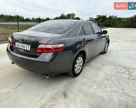 Серый Тойота Камри, объемом двигателя 3.5 л и пробегом 230 тыс. км за 10200 $, фото 3 на Automoto.ua