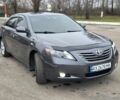 Серый Тойота Камри, объемом двигателя 2.4 л и пробегом 285 тыс. км за 9200 $, фото 2 на Automoto.ua