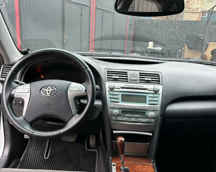 Серый Тойота Камри, объемом двигателя 2.4 л и пробегом 240 тыс. км за 7700 $, фото 4 на Automoto.ua