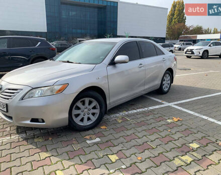 Сірий Тойота Камрі, об'ємом двигуна 2.4 л та пробігом 279 тис. км за 8200 $, фото 4 на Automoto.ua