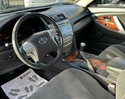 Сірий Тойота Камрі, об'ємом двигуна 2.4 л та пробігом 241 тис. км за 7700 $, фото 2 на Automoto.ua