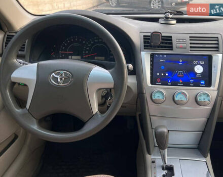 Серый Тойота Камри, объемом двигателя 2.4 л и пробегом 350 тыс. км за 7900 $, фото 4 на Automoto.ua