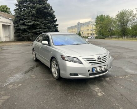 Серый Тойота Камри, объемом двигателя 2.4 л и пробегом 212 тыс. км за 8500 $, фото 1 на Automoto.ua