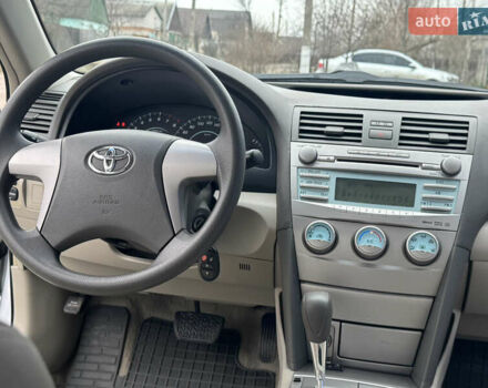 Сірий Тойота Камрі, об'ємом двигуна 2.4 л та пробігом 67 тис. км за 12900 $, фото 29 на Automoto.ua