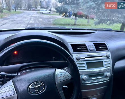 Сірий Тойота Камрі, об'ємом двигуна 2.36 л та пробігом 225 тис. км за 8250 $, фото 6 на Automoto.ua
