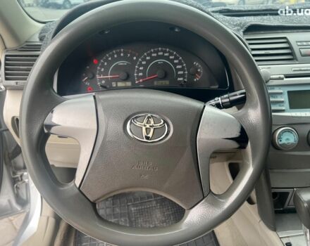 Серый Тойота Камри, объемом двигателя 2.4 л и пробегом 320 тыс. км за 5990 $, фото 14 на Automoto.ua