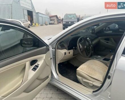 Серый Тойота Камри, объемом двигателя 2.4 л и пробегом 320 тыс. км за 5990 $, фото 13 на Automoto.ua