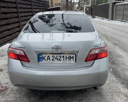 Серый Тойота Камри, объемом двигателя 2.4 л и пробегом 225 тыс. км за 7500 $, фото 2 на Automoto.ua