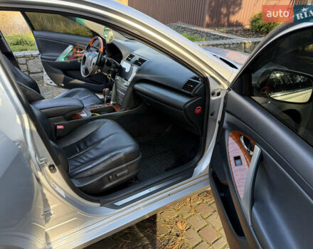 Серый Тойота Камри, объемом двигателя 3.46 л и пробегом 280 тыс. км за 8700 $, фото 6 на Automoto.ua