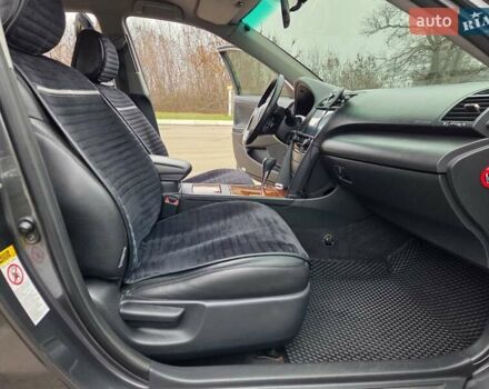 Серый Тойота Камри, объемом двигателя 2.36 л и пробегом 285 тыс. км за 9200 $, фото 29 на Automoto.ua