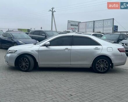 Серый Тойота Камри, объемом двигателя 2.4 л и пробегом 320 тыс. км за 5990 $, фото 2 на Automoto.ua