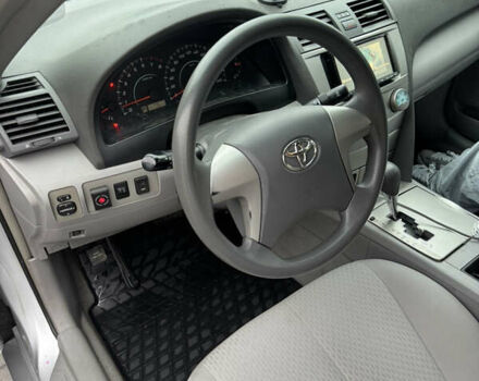 Сірий Тойота Камрі, об'ємом двигуна 2.4 л та пробігом 235 тис. км за 8300 $, фото 6 на Automoto.ua