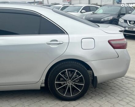 Серый Тойота Камри, объемом двигателя 2.4 л и пробегом 320 тыс. км за 5990 $, фото 5 на Automoto.ua