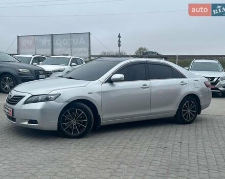 Серый Тойота Камри, объемом двигателя 2.4 л и пробегом 320 тыс. км за 5990 $, фото 3 на Automoto.ua