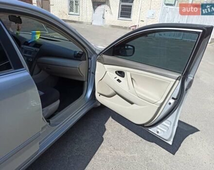 Сірий Тойота Камрі, об'ємом двигуна 2.36 л та пробігом 232 тис. км за 8500 $, фото 8 на Automoto.ua