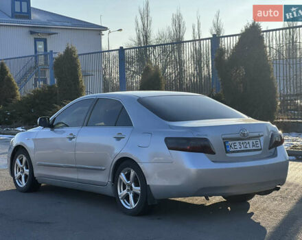 Серый Тойота Камри, объемом двигателя 2.4 л и пробегом 290 тыс. км за 8500 $, фото 2 на Automoto.ua