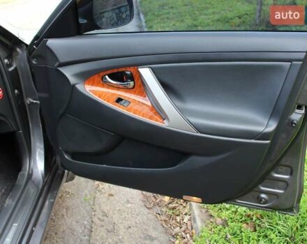 Серый Тойота Камри, объемом двигателя 2.36 л и пробегом 188 тыс. км за 10200 $, фото 18 на Automoto.ua