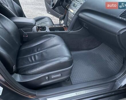 Сірий Тойота Камрі, об'ємом двигуна 3.46 л та пробігом 171 тис. км за 10400 $, фото 4 на Automoto.ua