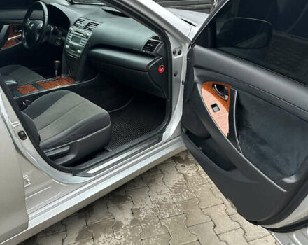 Серый Тойота Камри, объемом двигателя 2.4 л и пробегом 240 тыс. км за 7700 $, фото 25 на Automoto.ua