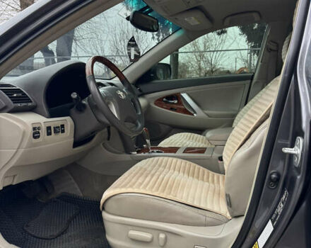 Сірий Тойота Камрі, об'ємом двигуна 3.5 л та пробігом 260 тис. км за 9400 $, фото 19 на Automoto.ua