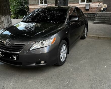 Серый Тойота Камри, объемом двигателя 2.4 л и пробегом 213 тыс. км за 9500 $, фото 3 на Automoto.ua