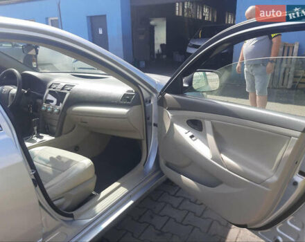 Сірий Тойота Камрі, об'ємом двигуна 2.36 л та пробігом 264 тис. км за 7000 $, фото 9 на Automoto.ua