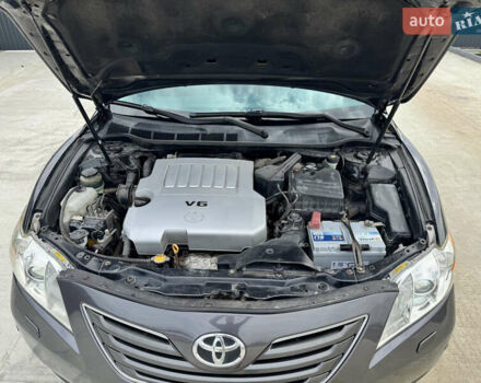 Серый Тойота Камри, объемом двигателя 3.5 л и пробегом 230 тыс. км за 10200 $, фото 16 на Automoto.ua