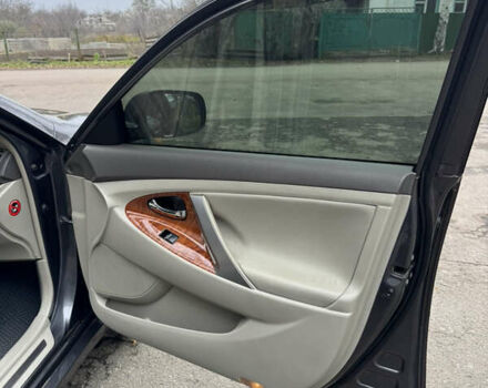 Сірий Тойота Камрі, об'ємом двигуна 3.5 л та пробігом 260 тис. км за 9400 $, фото 21 на Automoto.ua