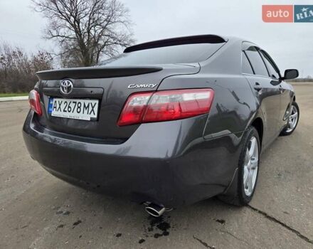 Серый Тойота Камри, объемом двигателя 2.36 л и пробегом 285 тыс. км за 9200 $, фото 9 на Automoto.ua