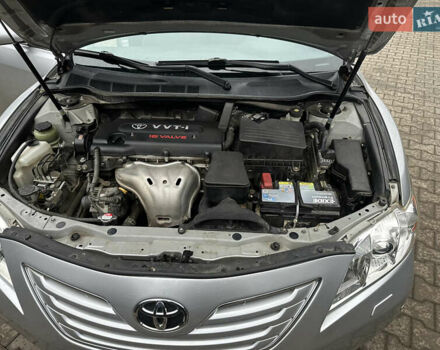 Серый Тойота Камри, объемом двигателя 2.4 л и пробегом 240 тыс. км за 7700 $, фото 17 на Automoto.ua