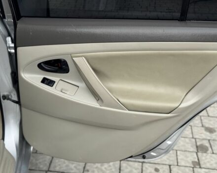 Серый Тойота Камри, объемом двигателя 2.4 л и пробегом 320 тыс. км за 5350 $, фото 11 на Automoto.ua