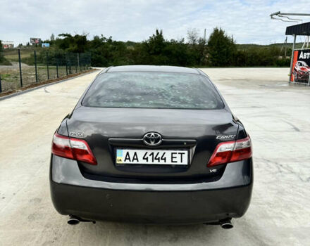 Серый Тойота Камри, объемом двигателя 3.5 л и пробегом 230 тыс. км за 10200 $, фото 2 на Automoto.ua