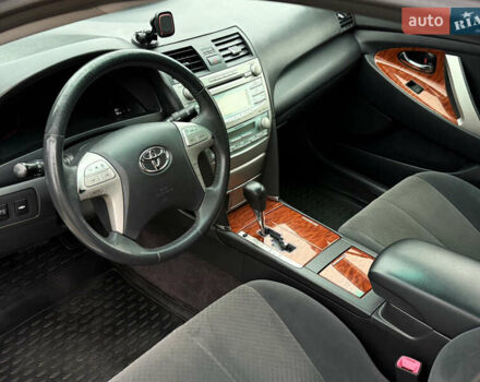 Сірий Тойота Камрі, об'ємом двигуна 2.36 л та пробігом 327 тис. км за 9699 $, фото 23 на Automoto.ua
